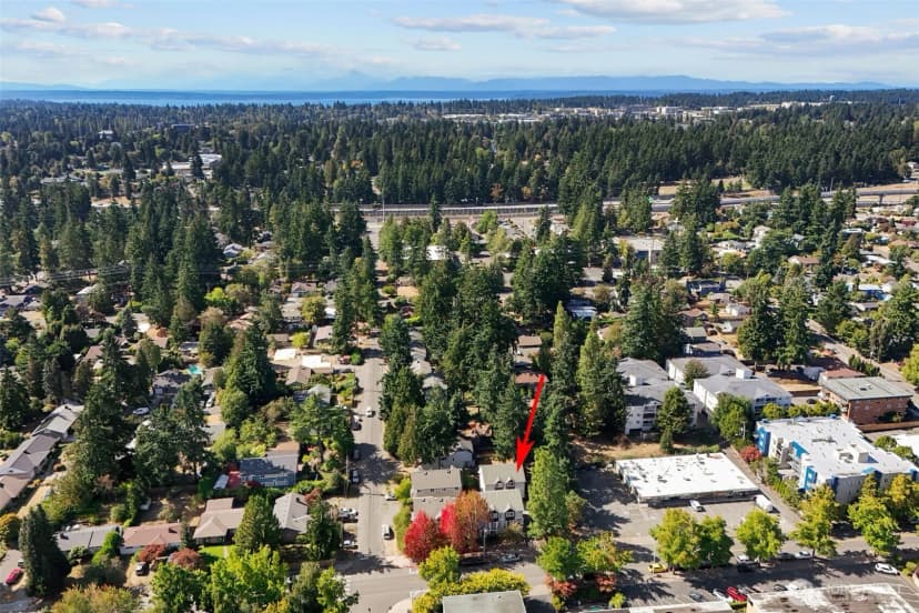 Property photo for 12311 Roosevelt Way Ne #b, Seattle photo 36