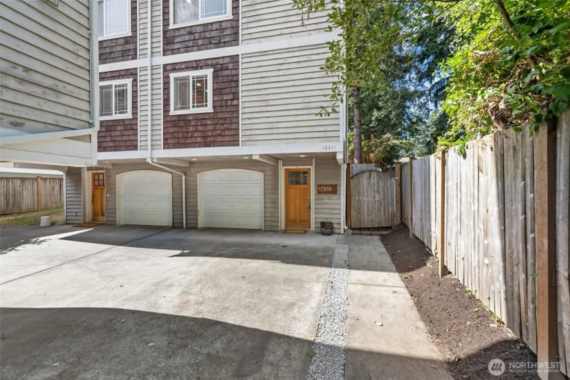 Property photo for 12311 Roosevelt Way Ne #b, Seattle photo 40