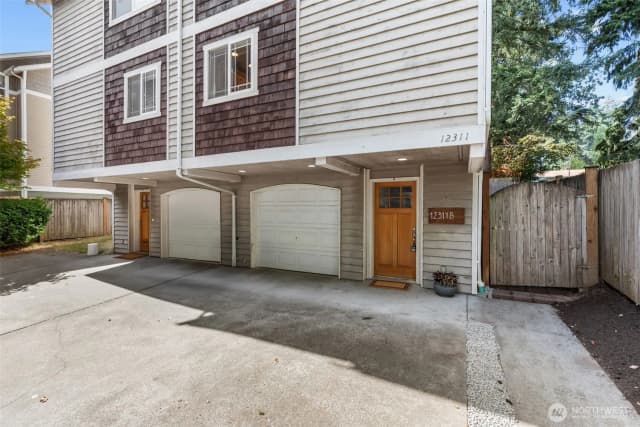 Property photo for 12311 Roosevelt Way Ne #b, Seattle