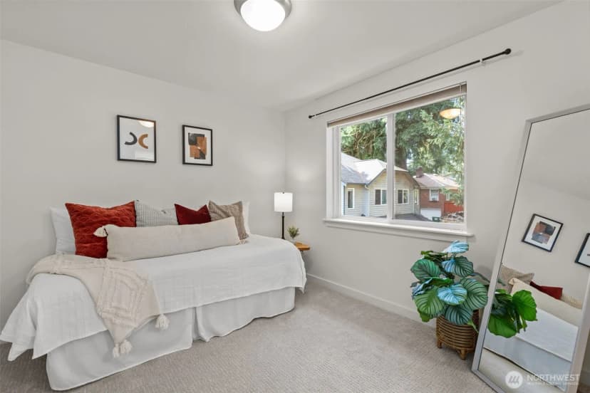 Property photo for 12311 Roosevelt Way Ne #b, Seattle photo 25