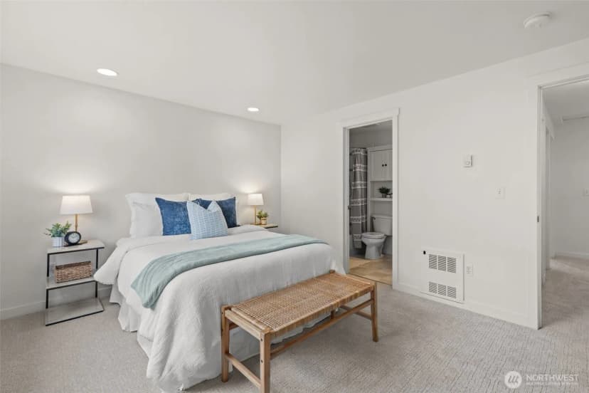 Property photo for 12311 Roosevelt Way Ne #b, Seattle photo 21