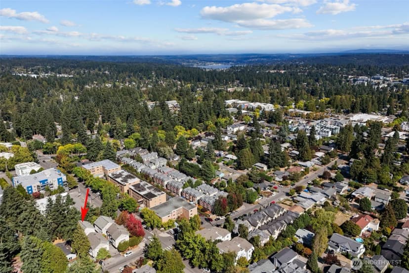 Property photo for 12311 Roosevelt Way Ne #b, Seattle photo 38