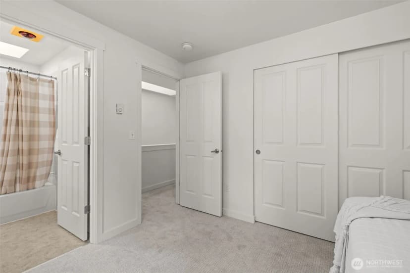 Property photo for 12311 Roosevelt Way Ne #b, Seattle photo 27