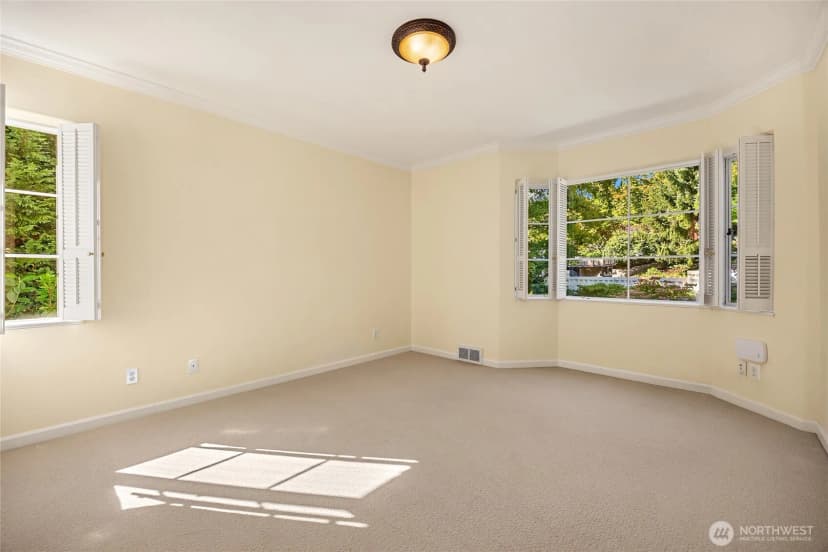 Property photo for 1960 Shenandoah Drive E, Seattle photo 22