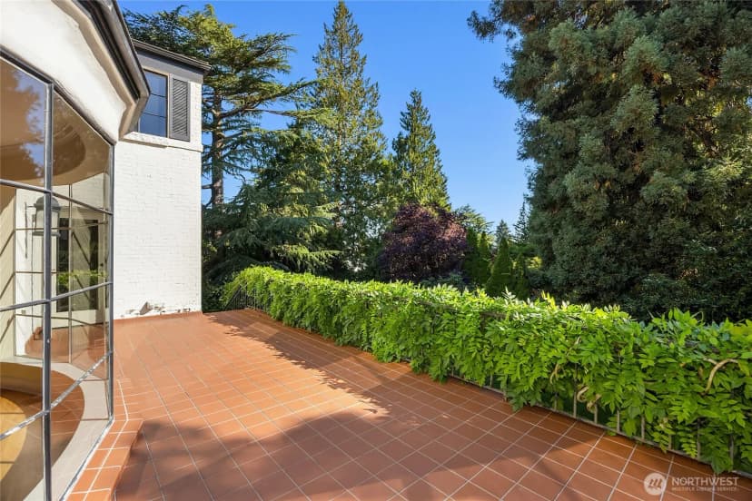 Property photo for 1960 Shenandoah Drive E, Seattle photo 21