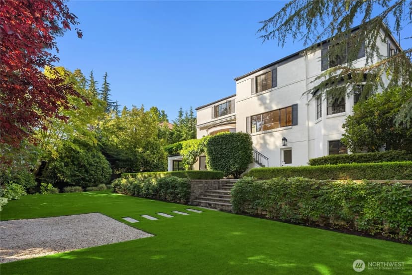 Property photo for 1960 Shenandoah Drive E, Seattle photo 5