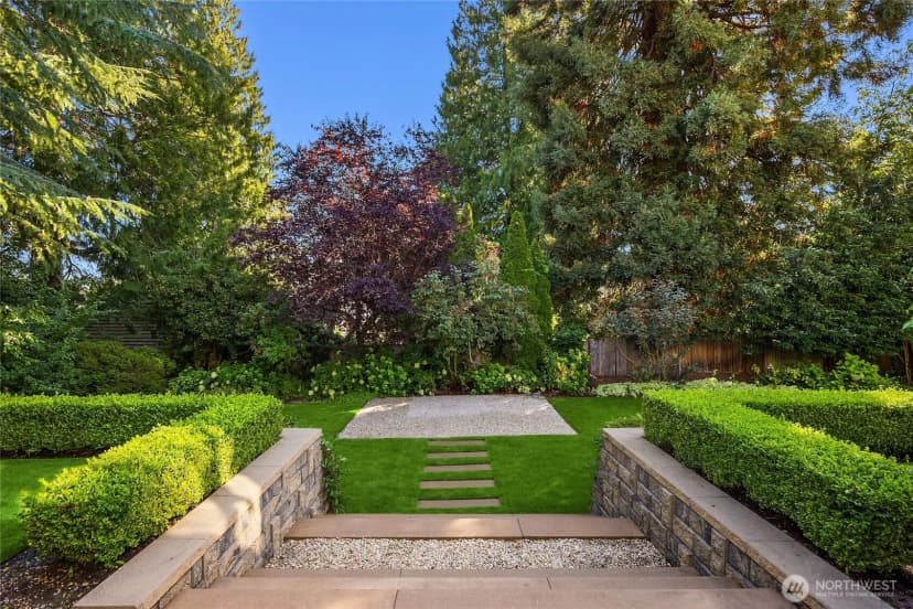Property photo for 1960 Shenandoah Drive E, Seattle photo 4