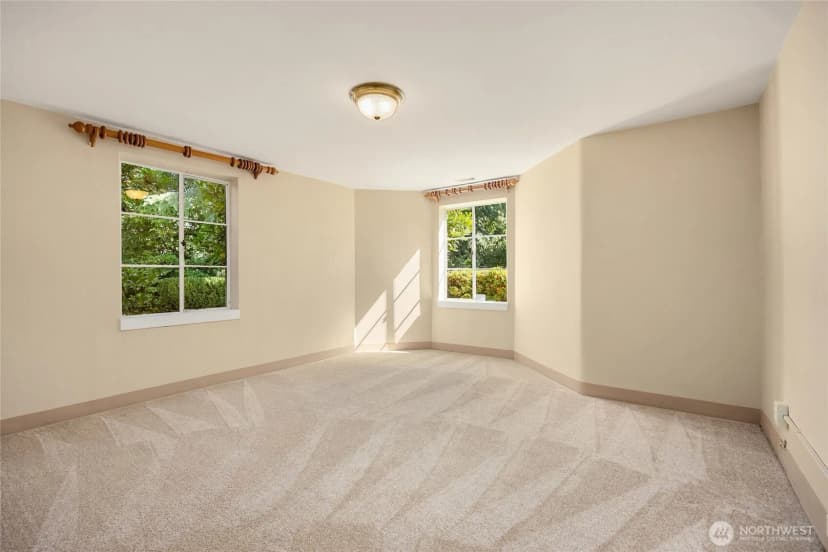 Property photo for 1960 Shenandoah Drive E, Seattle photo 35
