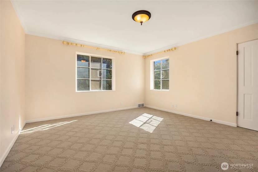 Property photo for 1960 Shenandoah Drive E, Seattle photo 31