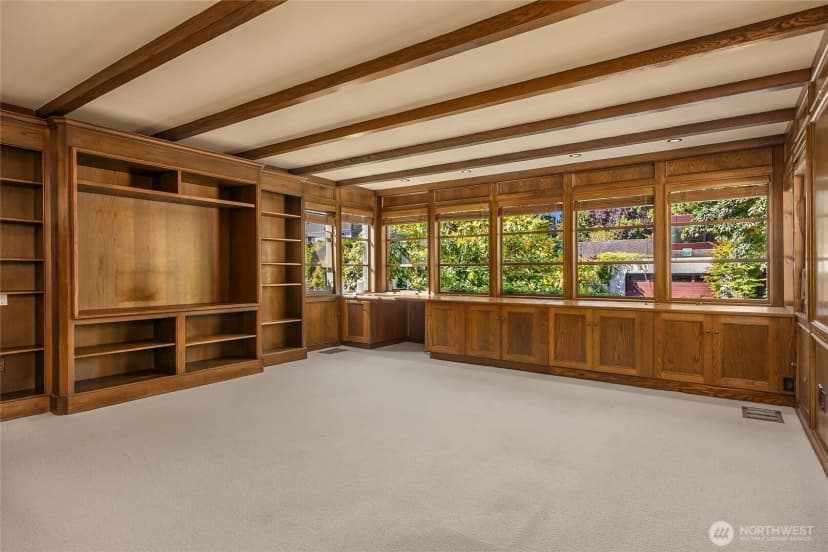 Property photo for 1960 Shenandoah Drive E, Seattle photo 24