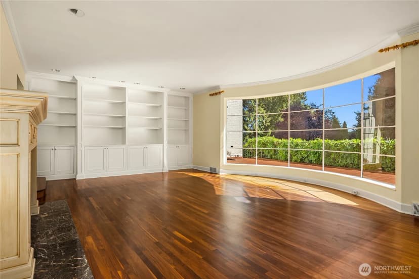 Property photo for 1960 Shenandoah Drive E, Seattle photo 15