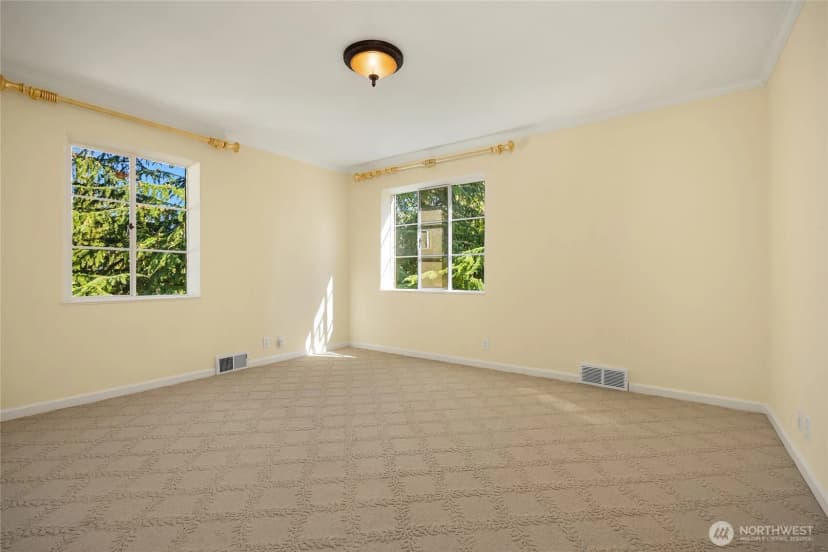 Property photo for 1960 Shenandoah Drive E, Seattle photo 33