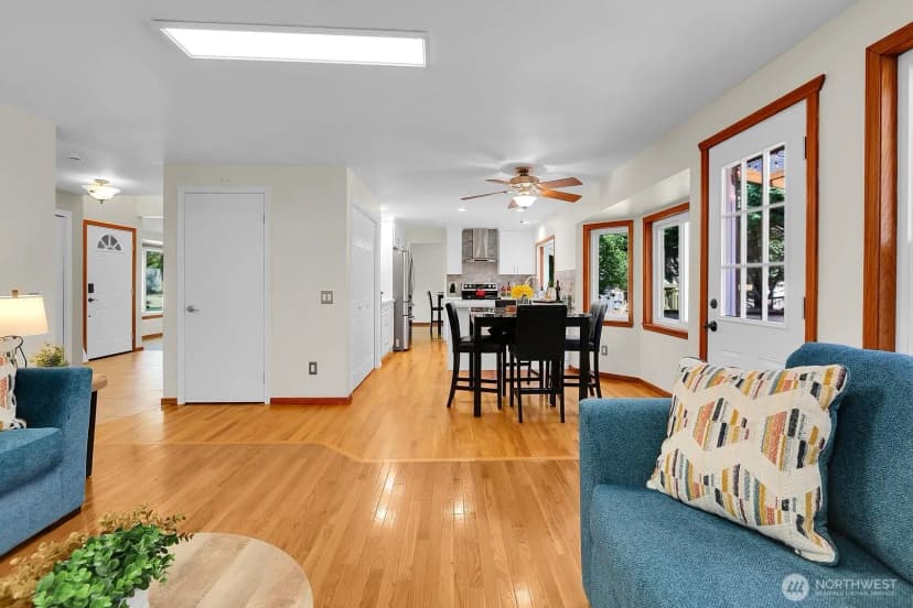 Property photo for 17217 Larch Way, Lynnwood photo 18