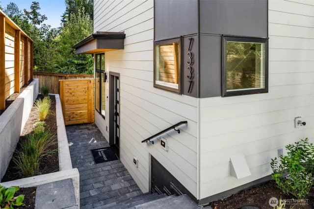 Property photo for 7337 21st Avenue Ne, Seattle photo 2