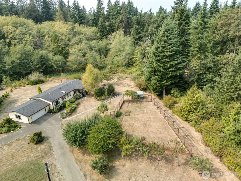 Property photo for 15035 Sunrise Drive Nw, Bainbridge Island photo 4