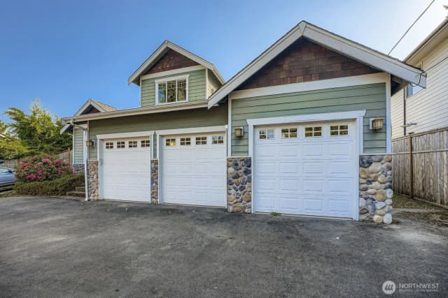 Property photo for 2233 Sw 104th Street, Seattle photo 2