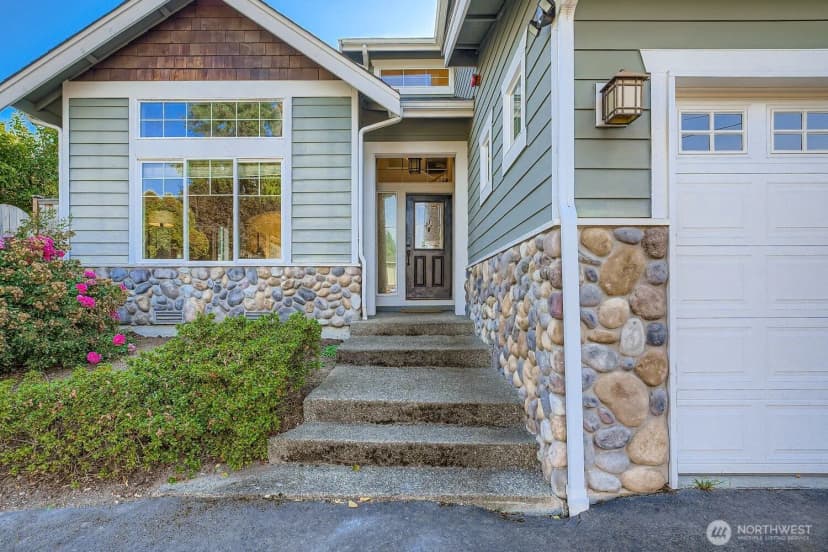 Property photo for 2233 Sw 104th Street, Seattle photo 3