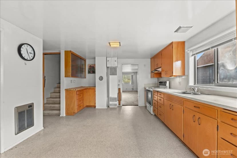 Property photo for 2310 Rockefeller Avenue, Everett photo 8