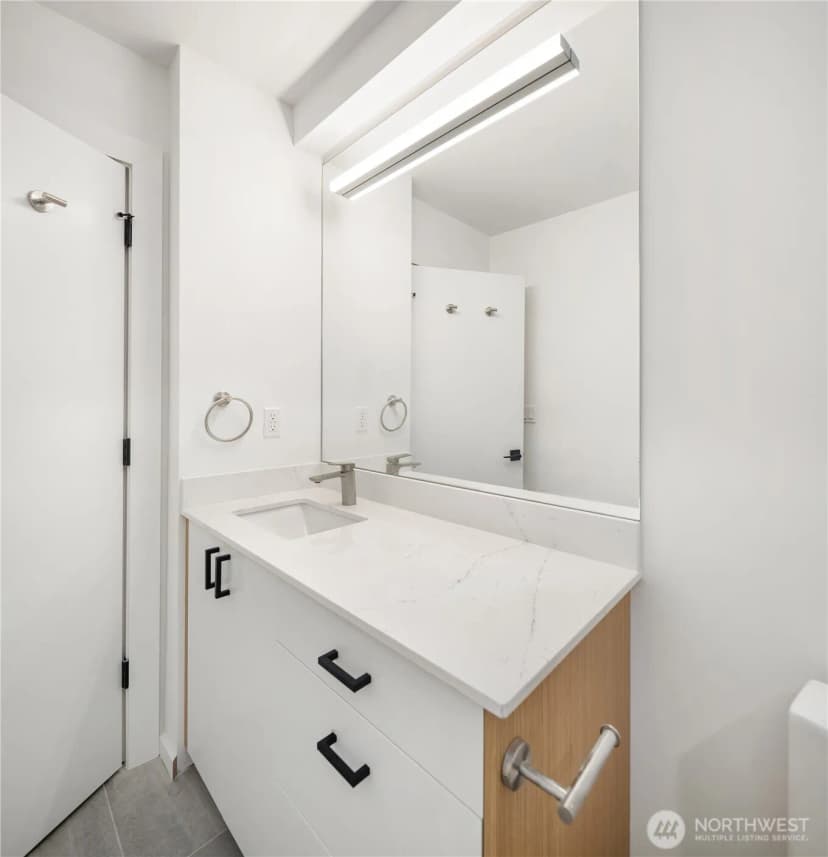 Property photo for 631 13th Avenue E, Seattle photo 15