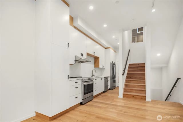 Property photo for 631 13th Avenue E, Seattle photo 2