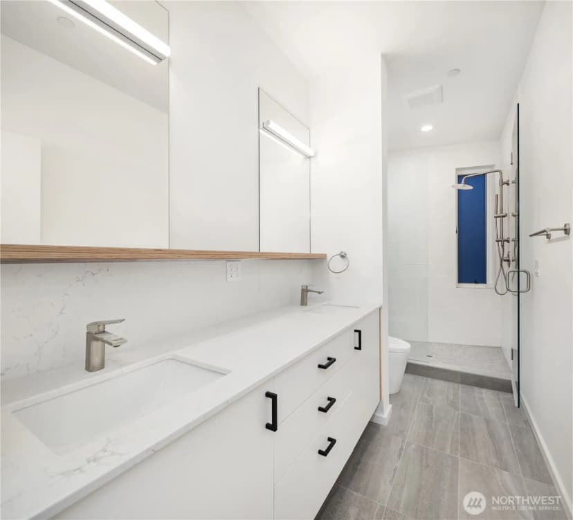 Property photo for 631 13th Avenue E, Seattle photo 11