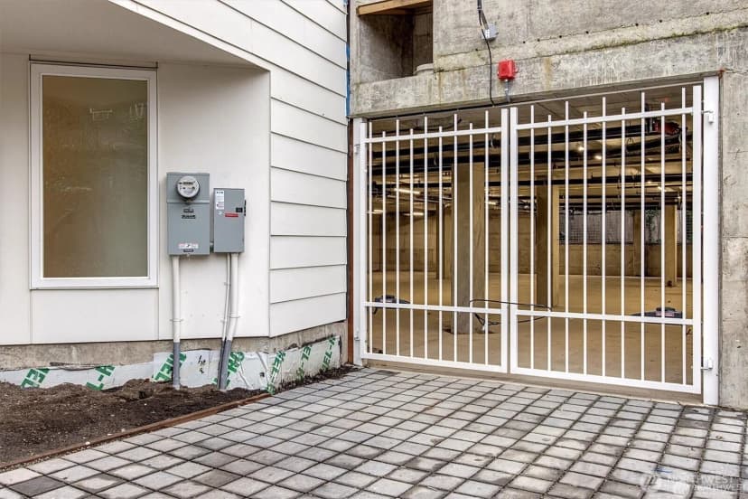 Property photo for 631 13th Avenue E, Seattle photo 19