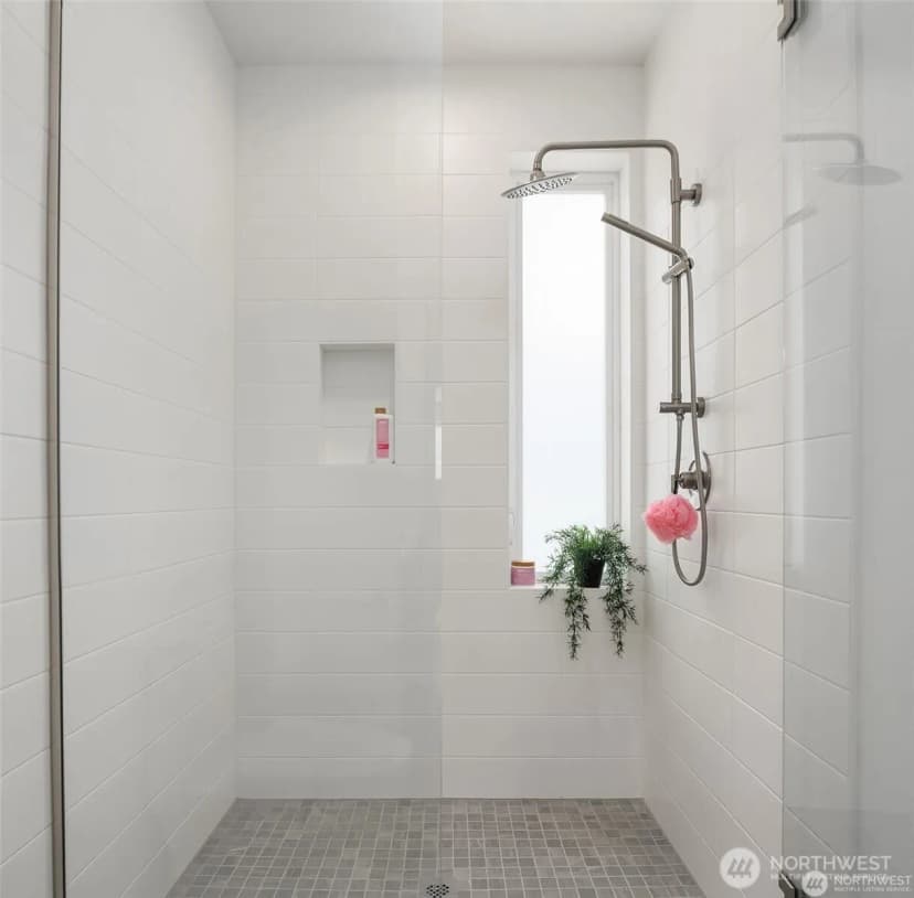 Property photo for 631 13th Avenue E, Seattle photo 12