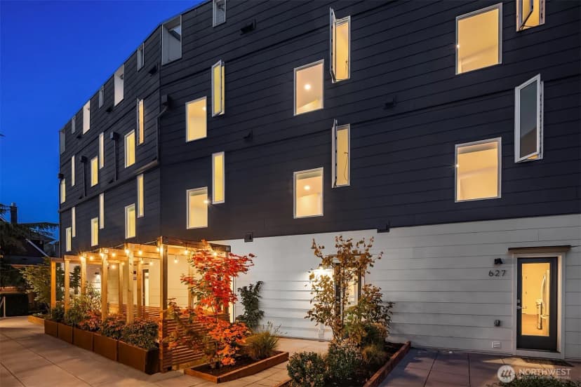 Property photo for 631 13th Avenue E, Seattle photo 26