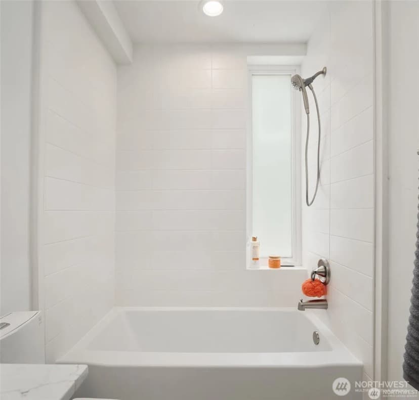 Property photo for 631 13th Avenue E, Seattle photo 16