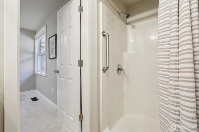 Property photo for 12405 Ne 112th Street, Kirkland photo 22