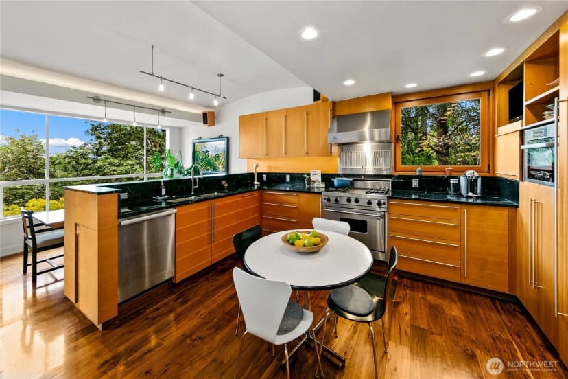 Property photo for 1522 E Interlaken Boulevard, Seattle photo 12