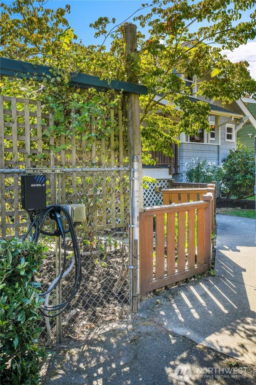 Property photo for 3702 Sw Cloverdale Street, Seattle photo 32