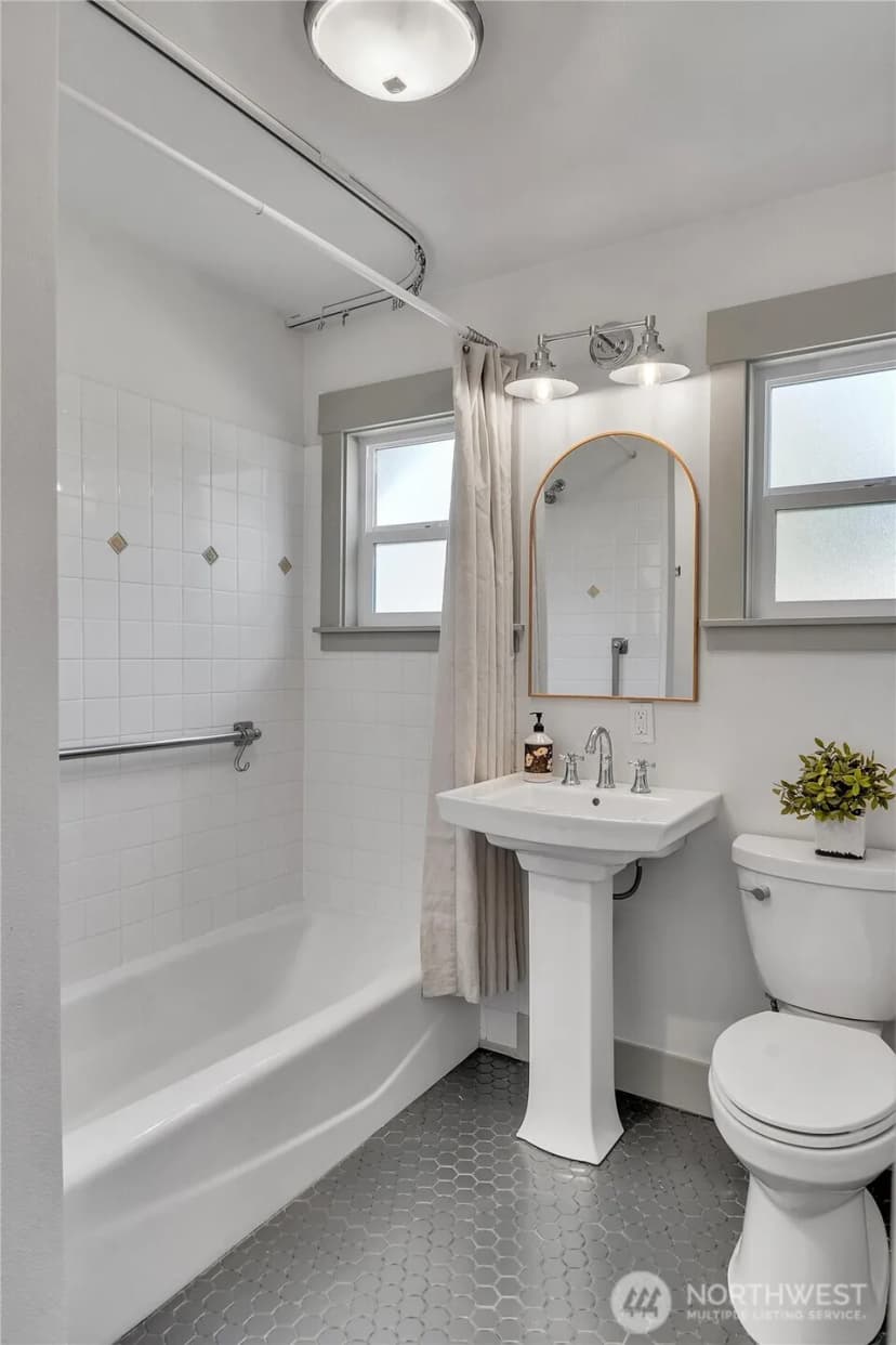 Property photo for 3702 Sw Cloverdale Street, Seattle photo 14