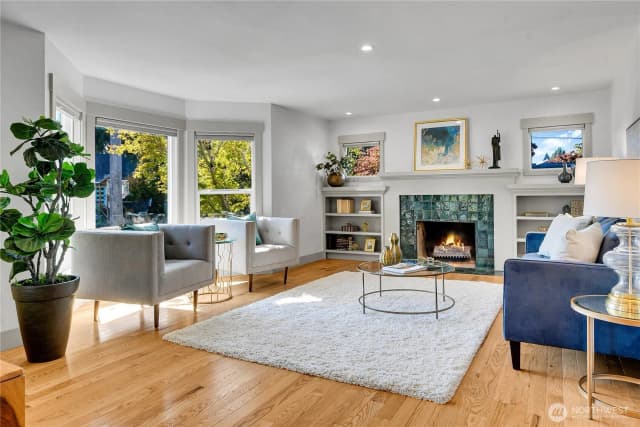 Property photo for 3702 Sw Cloverdale Street, Seattle photo 4