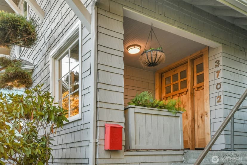 Property photo for 3702 Sw Cloverdale Street, Seattle photo 2