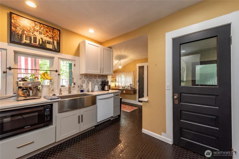 Property photo for 9302 Dekoven Drive Sw, Lakewood photo 13
