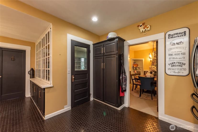 Property photo for 9302 Dekoven Drive Sw, Lakewood photo 14
