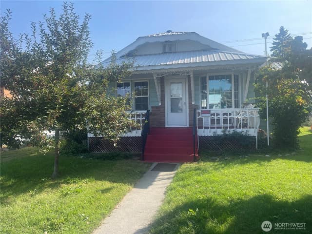 Property photo for 309 Birch Street S, Omak