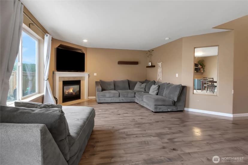 Property photo for 1309 Riddell Avenue Ne, Orting photo 2