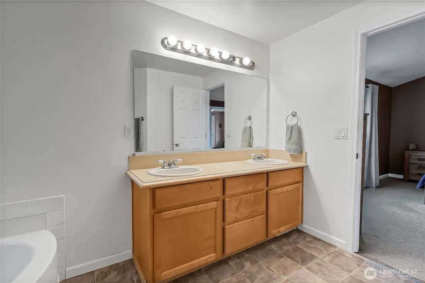 Property photo for 1309 Riddell Avenue Ne, Orting photo 12