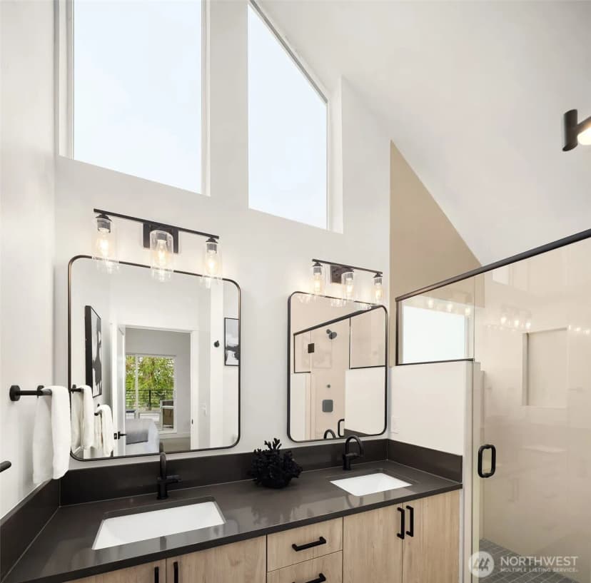 Property photo for 13546 39th Avenue Ne #b, Seattle photo 16