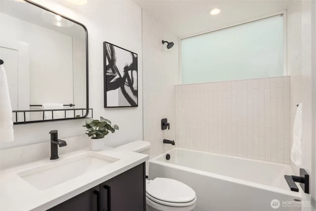 Property photo for 13546 39th Avenue Ne #b, Seattle photo 5