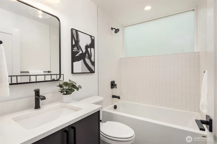 Property photo for 13546 39th Avenue Ne #b, Seattle photo 5