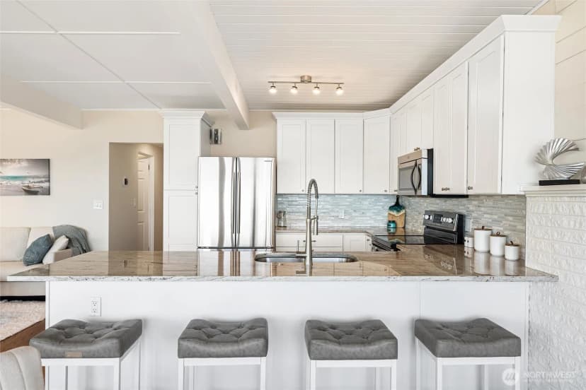 Property photo for 1588 Alki Avenue Sw, Seattle photo 12