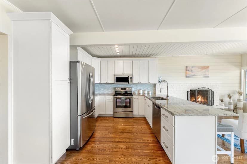 Property photo for 1588 Alki Avenue Sw, Seattle photo 14