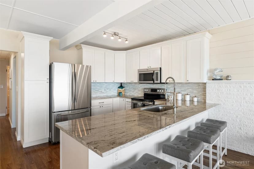 Property photo for 1588 Alki Avenue Sw, Seattle photo 16