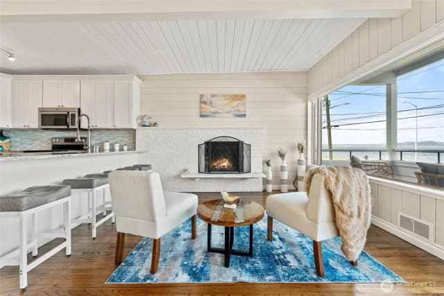 Property photo for 1588 Alki Avenue Sw, Seattle photo 4