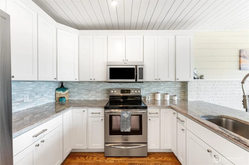 Property photo for 1588 Alki Avenue Sw, Seattle photo 17