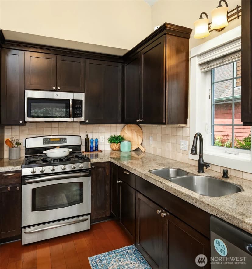 Property photo for 637 Arbor Crest, Langley photo 5