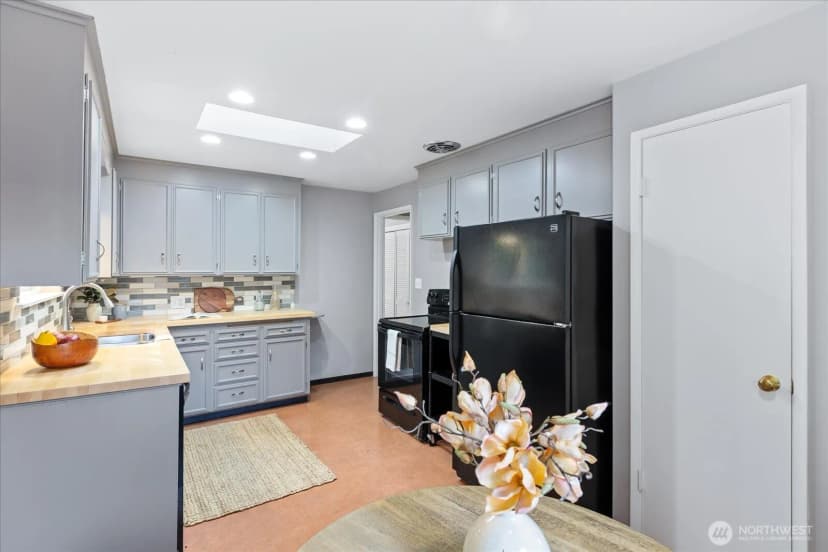 Property photo for 8564 30th Avenue Nw, Seattle photo 12